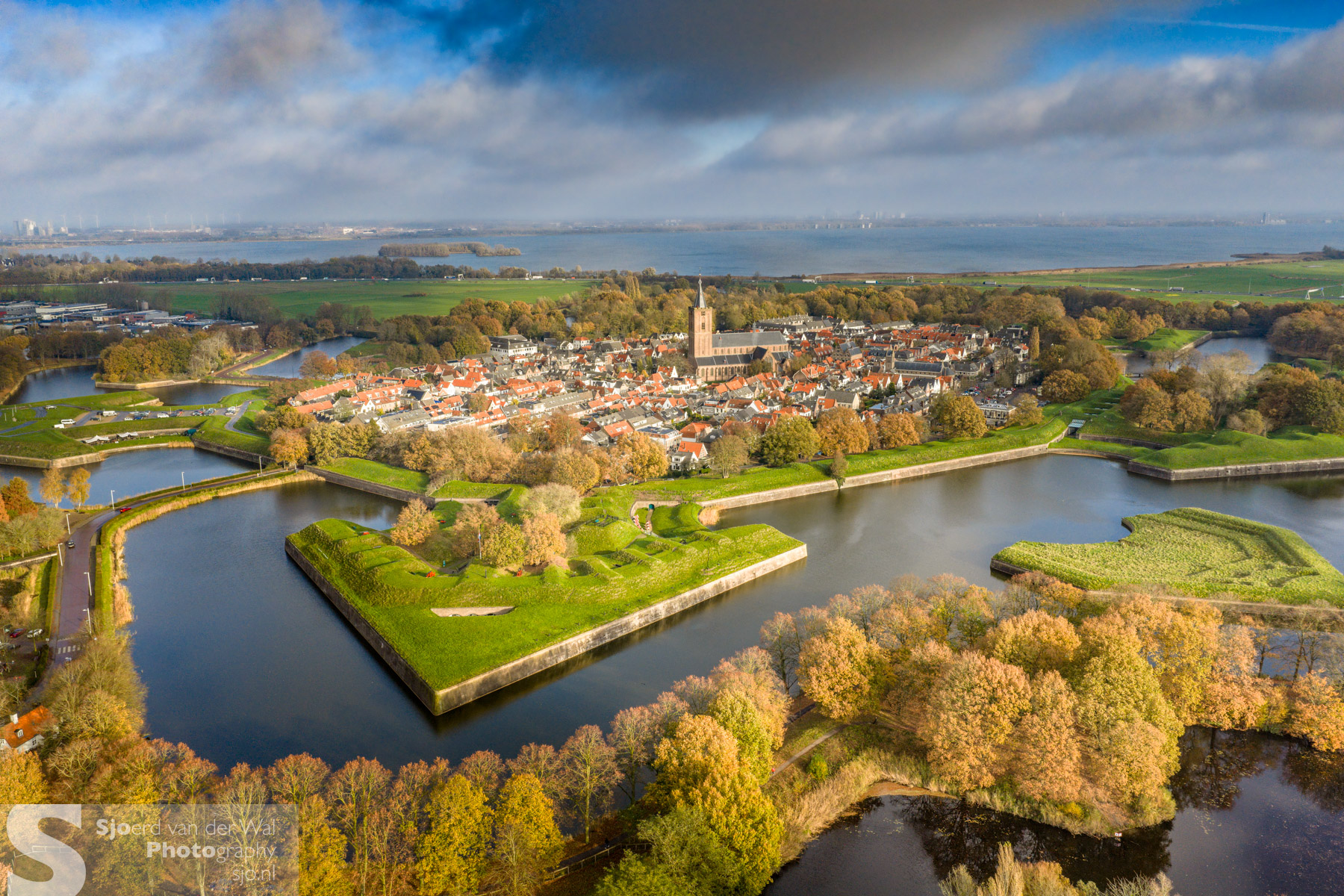 2025-11-11_0027_SvdW