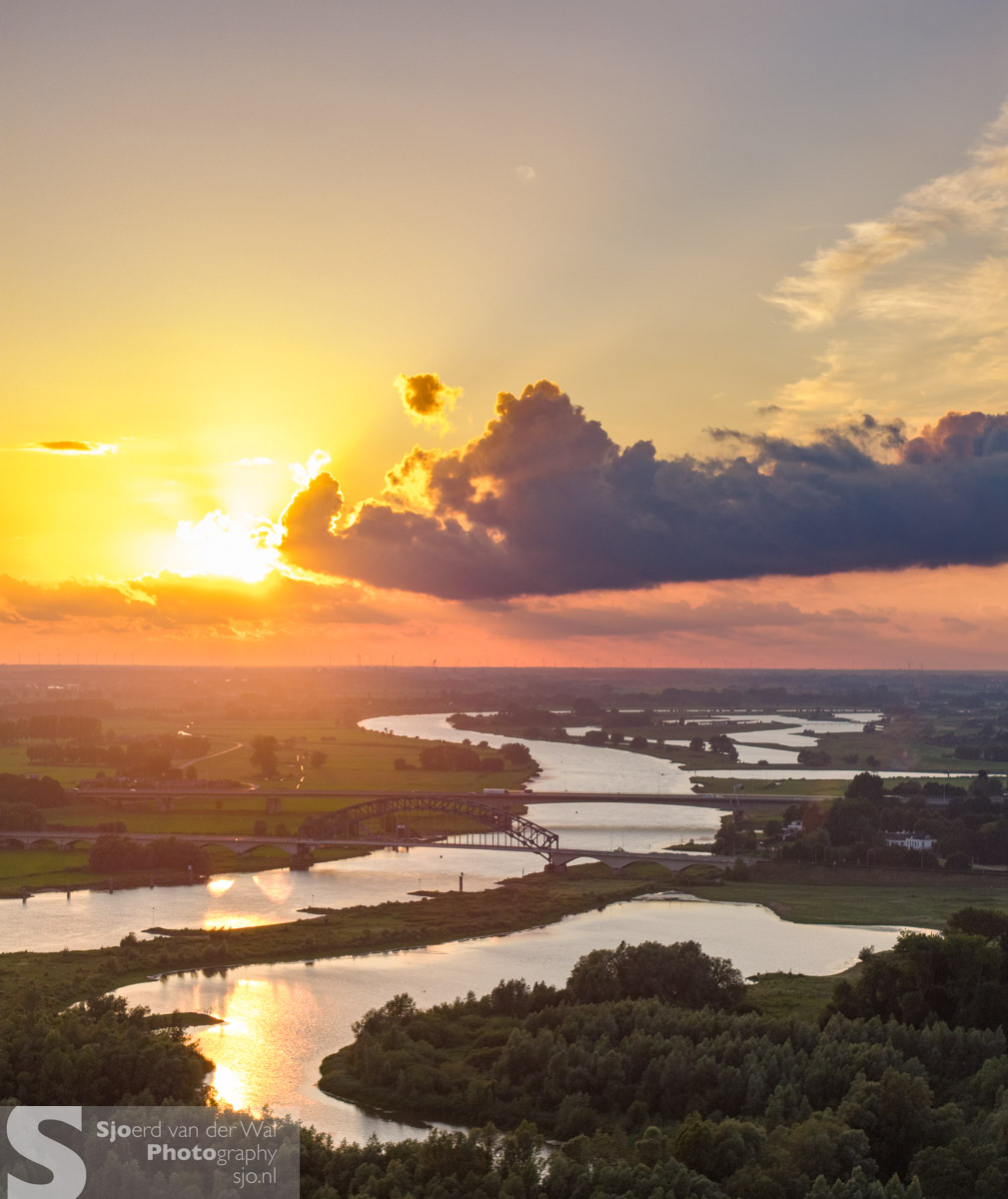 De IJssel bij zonsondergang