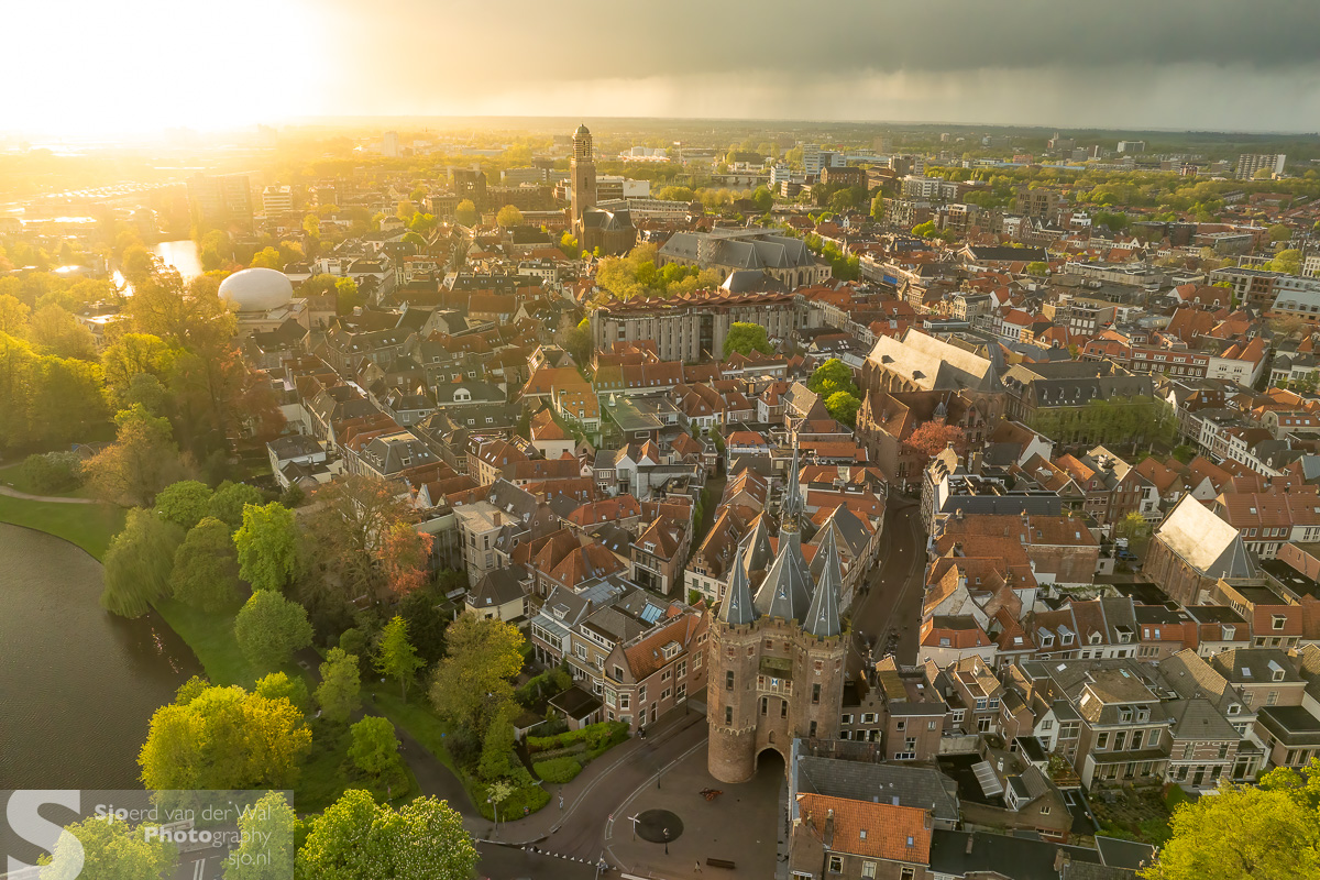 Zonsondergang bij de Sassenpoort
