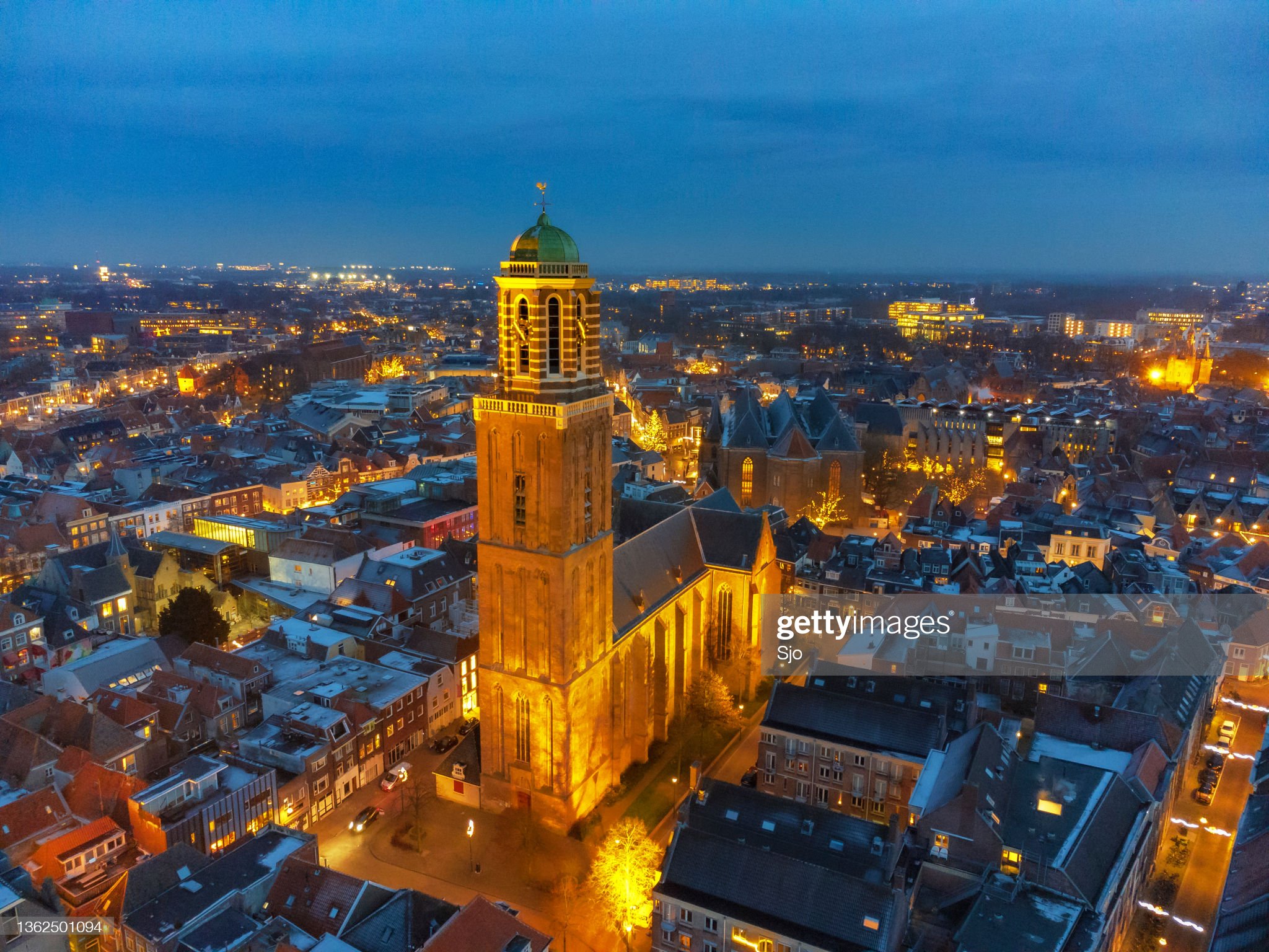De Peperbus tijdens zonsondergang