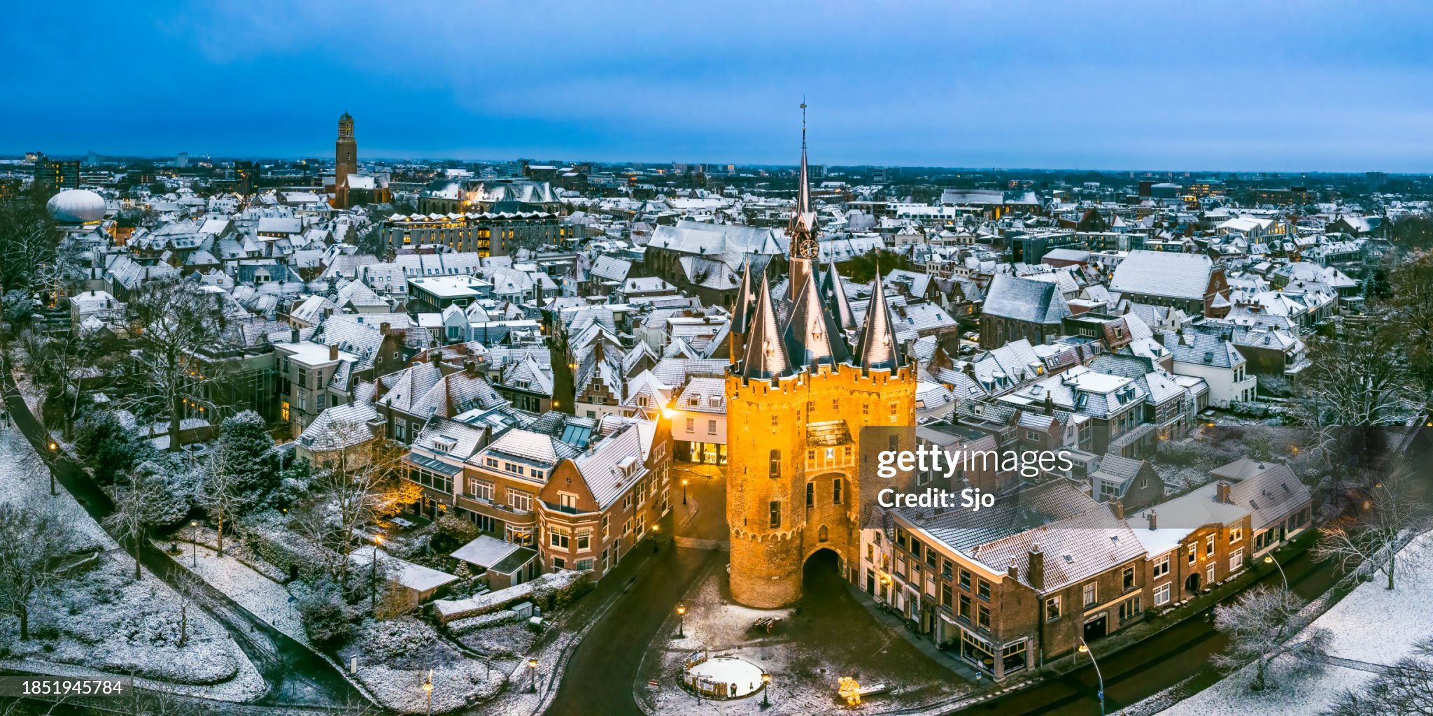 De Sassenpoort in de winter