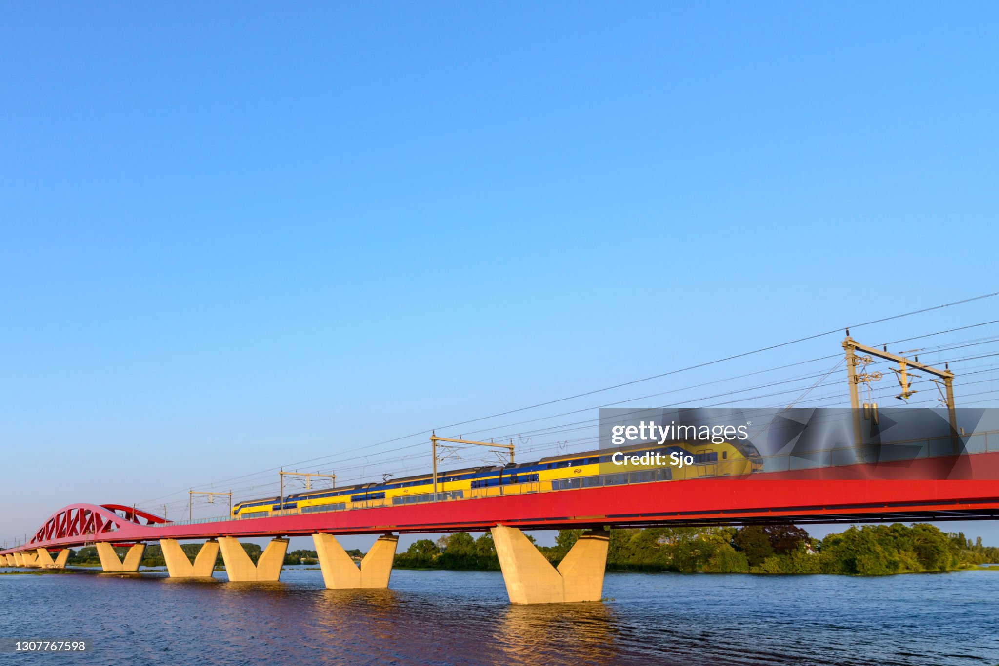 De Hanzeboog over de IJssel