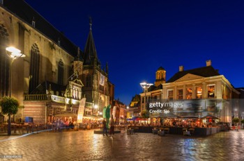 De Grote Markt in de avond