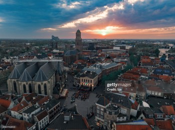 Zwolle centrum tijdens zonsondergang