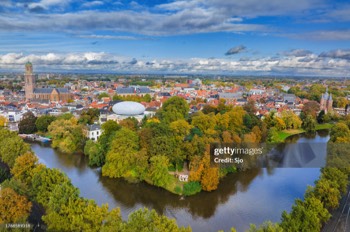 Herfst langs de stadsgracht in Zwolle