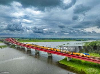De Hanzeboog over de IJssel